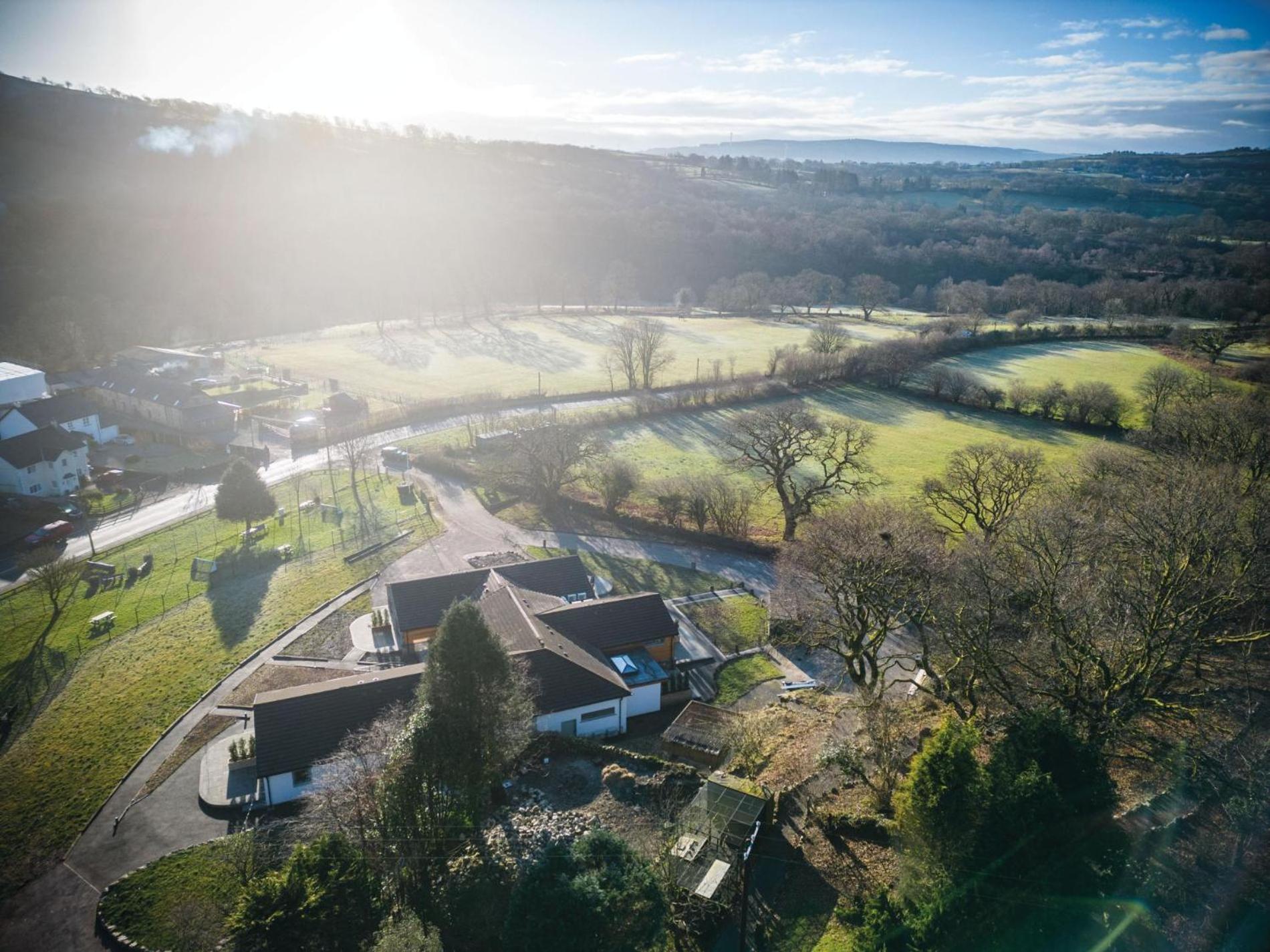 Suite 5 - Sleeping Giant Hotel - Pen Y Cae Inn Brecon Exterior photo